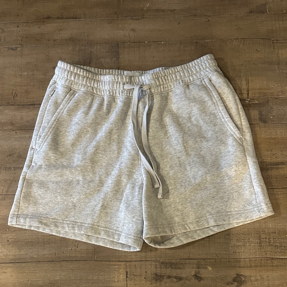 Hollister Men’s brand new, never worn, fleece mid-thigh fleece shorts. Medium.